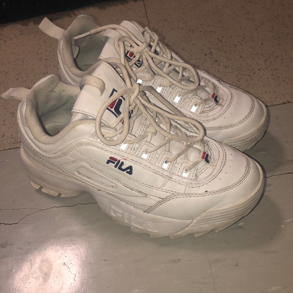 Size 6.5 Big Kids White FILAs (7.5 women’s)